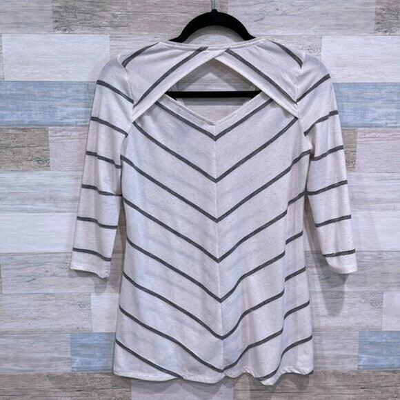 White House Black Market Chevron Stripe 3/4 Sleeve Tee Off White Gray Womens XXS - Picture 4 of 6